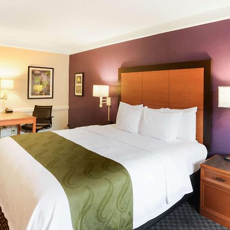 Quality Inn & Suites North Charleston - Ashley Phosphate Экстерьер фото