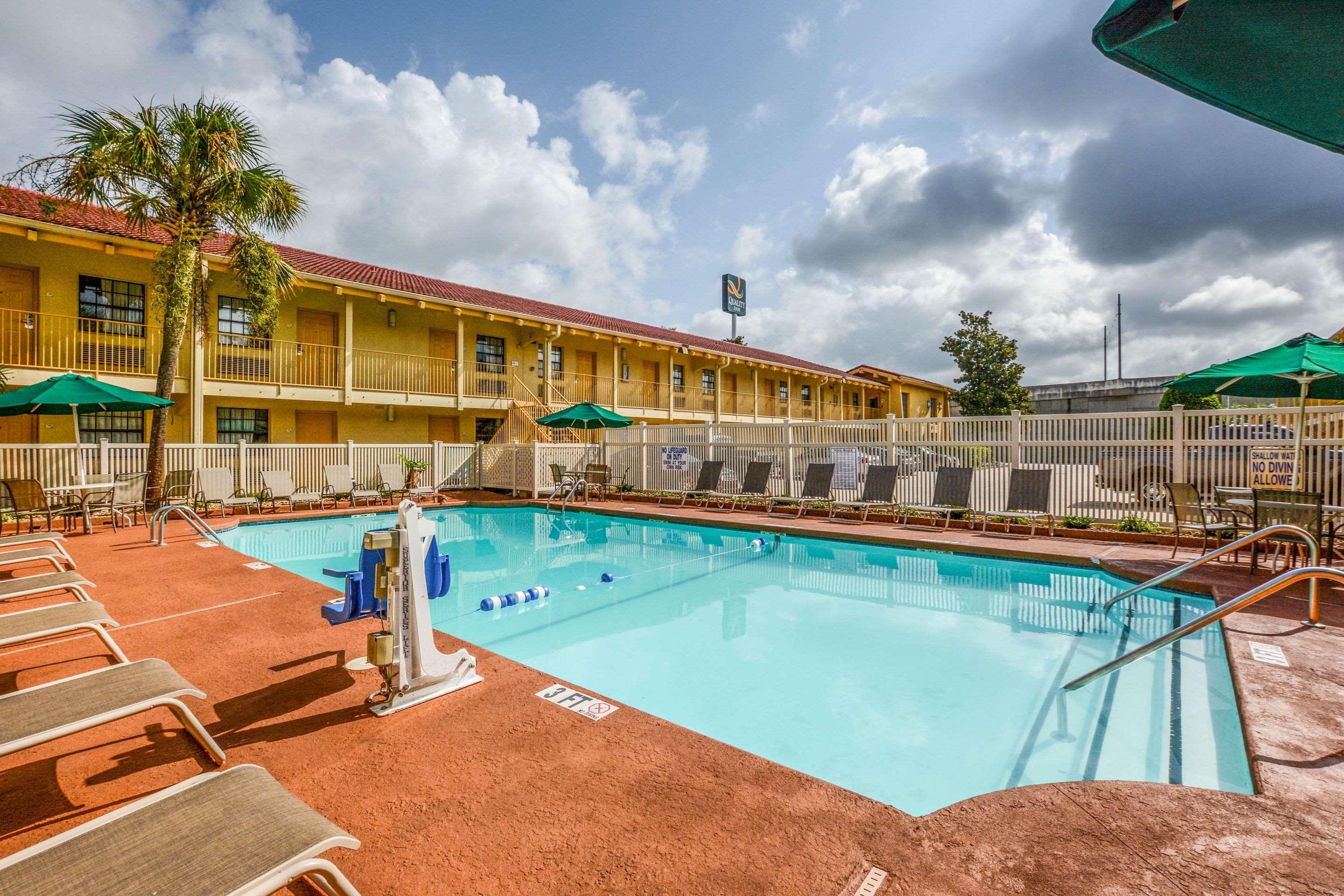 Quality Inn & Suites North Charleston - Ashley Phosphate Экстерьер фото