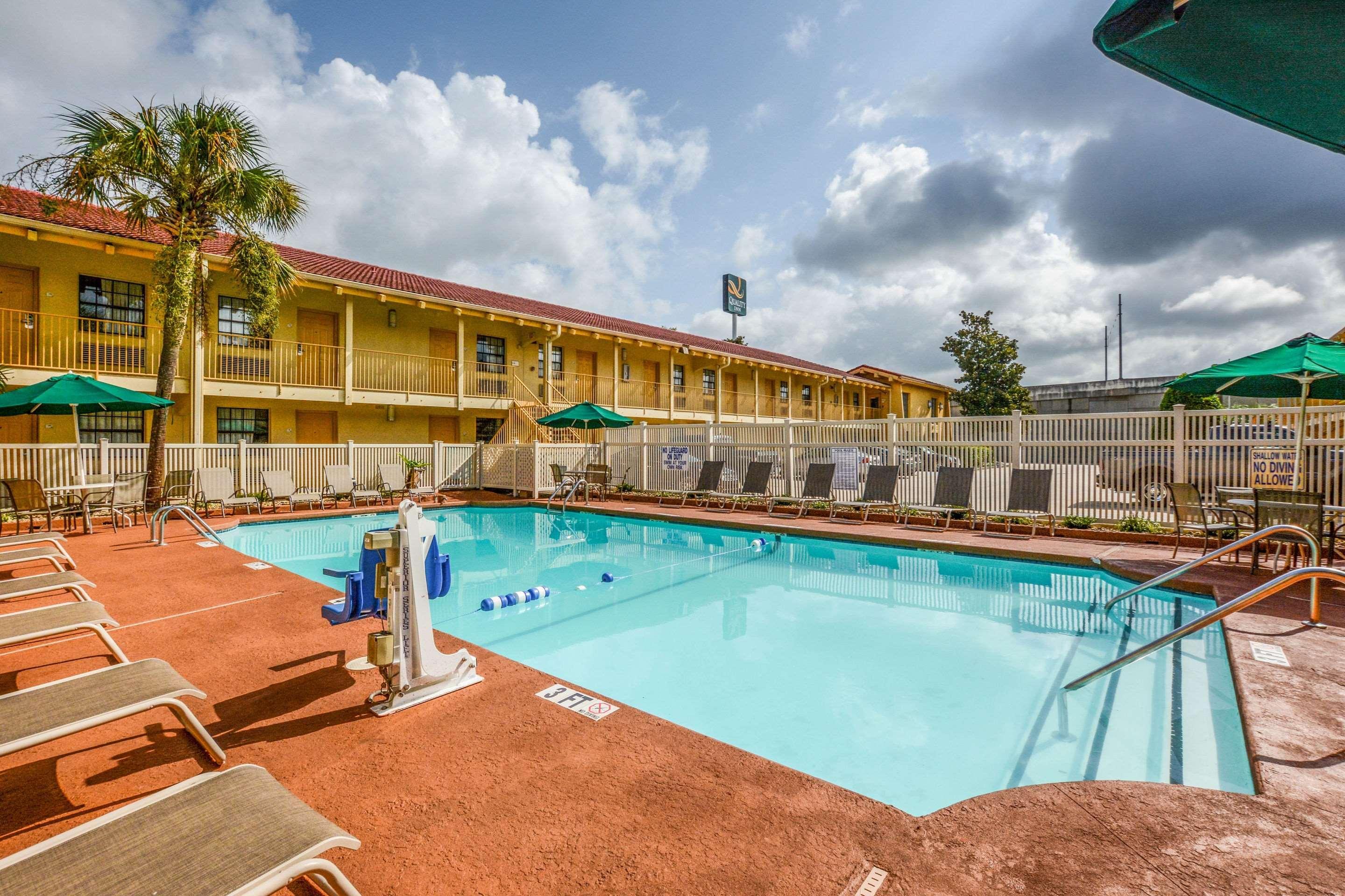 Quality Inn & Suites North Charleston - Ashley Phosphate Экстерьер фото