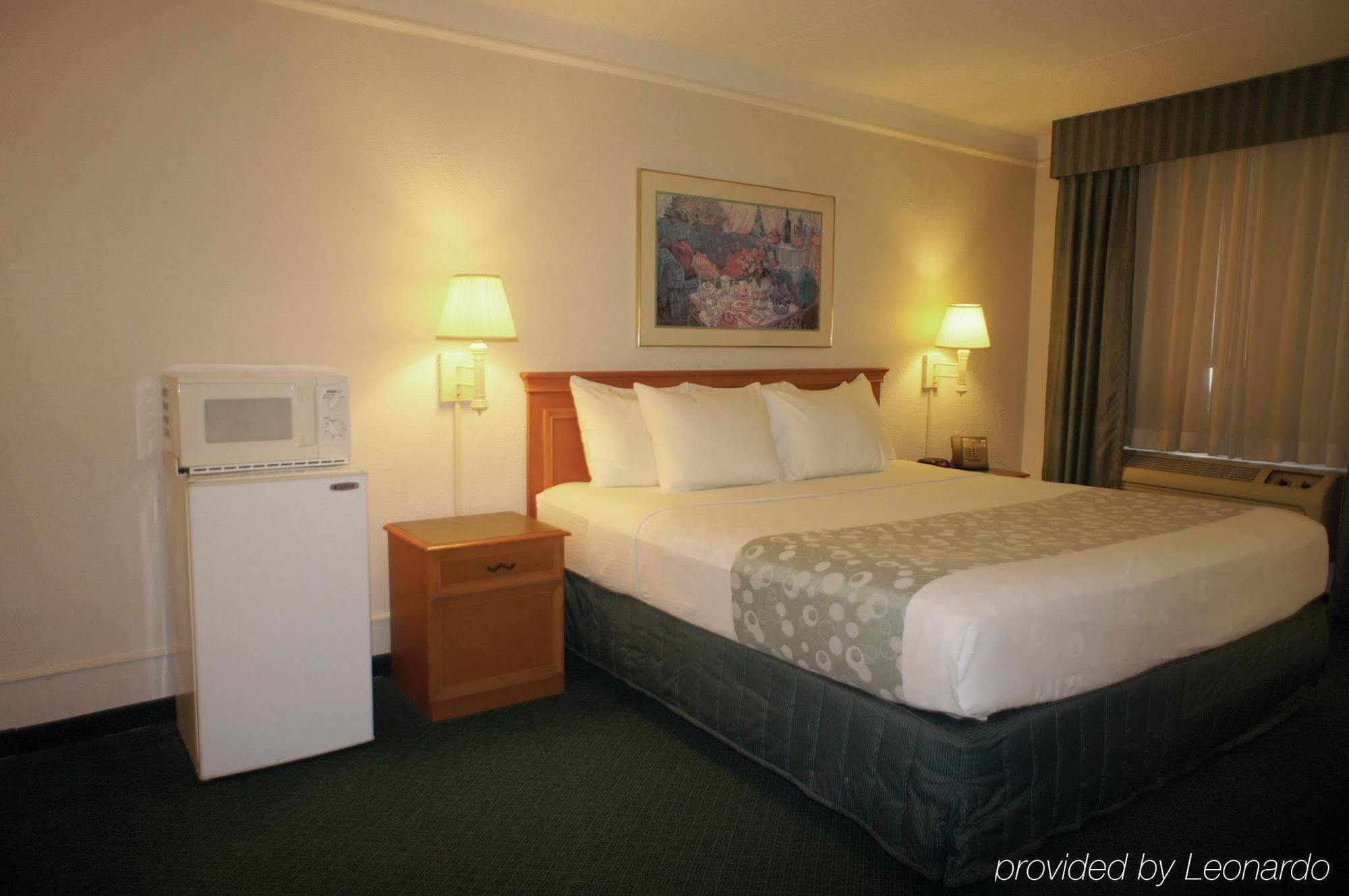 Quality Inn & Suites North Charleston - Ashley Phosphate Экстерьер фото